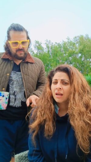 Tannaz Irani Instagram - Monday morning..happy Gandhi jayanti...
 Subah subah...check up karalo.

#bhakhtyarirani #madiranis #buckyntee #monday #couplegoals