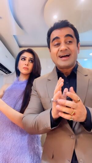 Tanu Khan Instagram - Tag ur #talented #friends 🤩😂❤️

.
.
.
.
#reelsinstagram #trendingreels #funnyvideos #funnyreels #instagood #reelsindia #reelkarofeelkaro #reelitfeelit #music #friends #bts #nagin6 #tanukhan #karankaushalsharma #fatherdaughter #comedyreels #actorslife #gratitude ❤️🙏