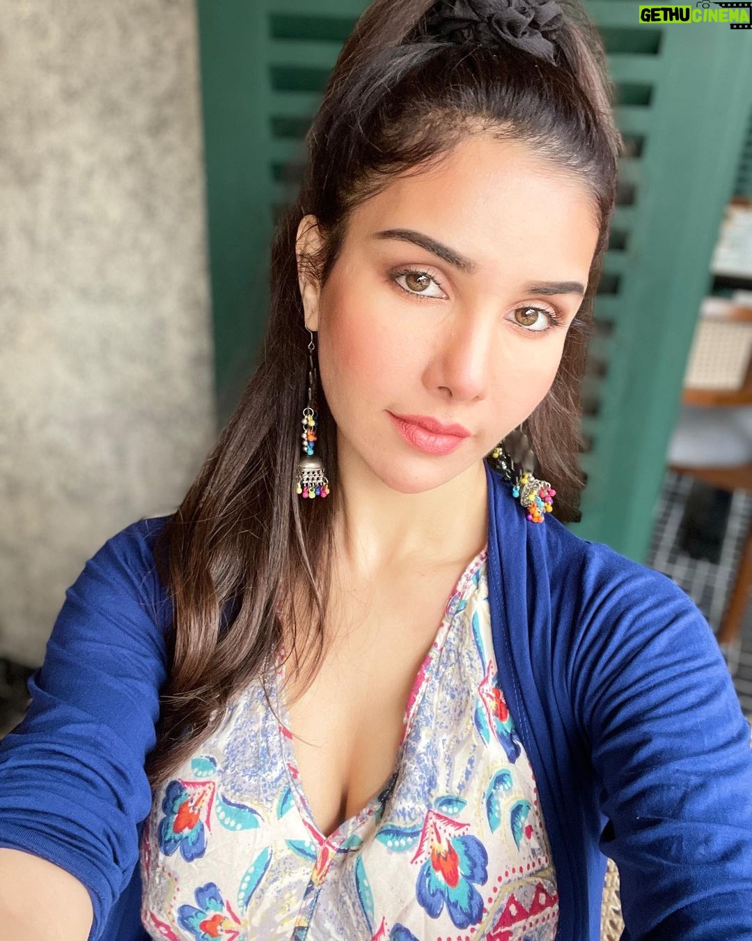 Tanu Khan Instagram - Current mood 🤠✨ #currentfavorite #mood #happy Que Sera Sera Mumbai