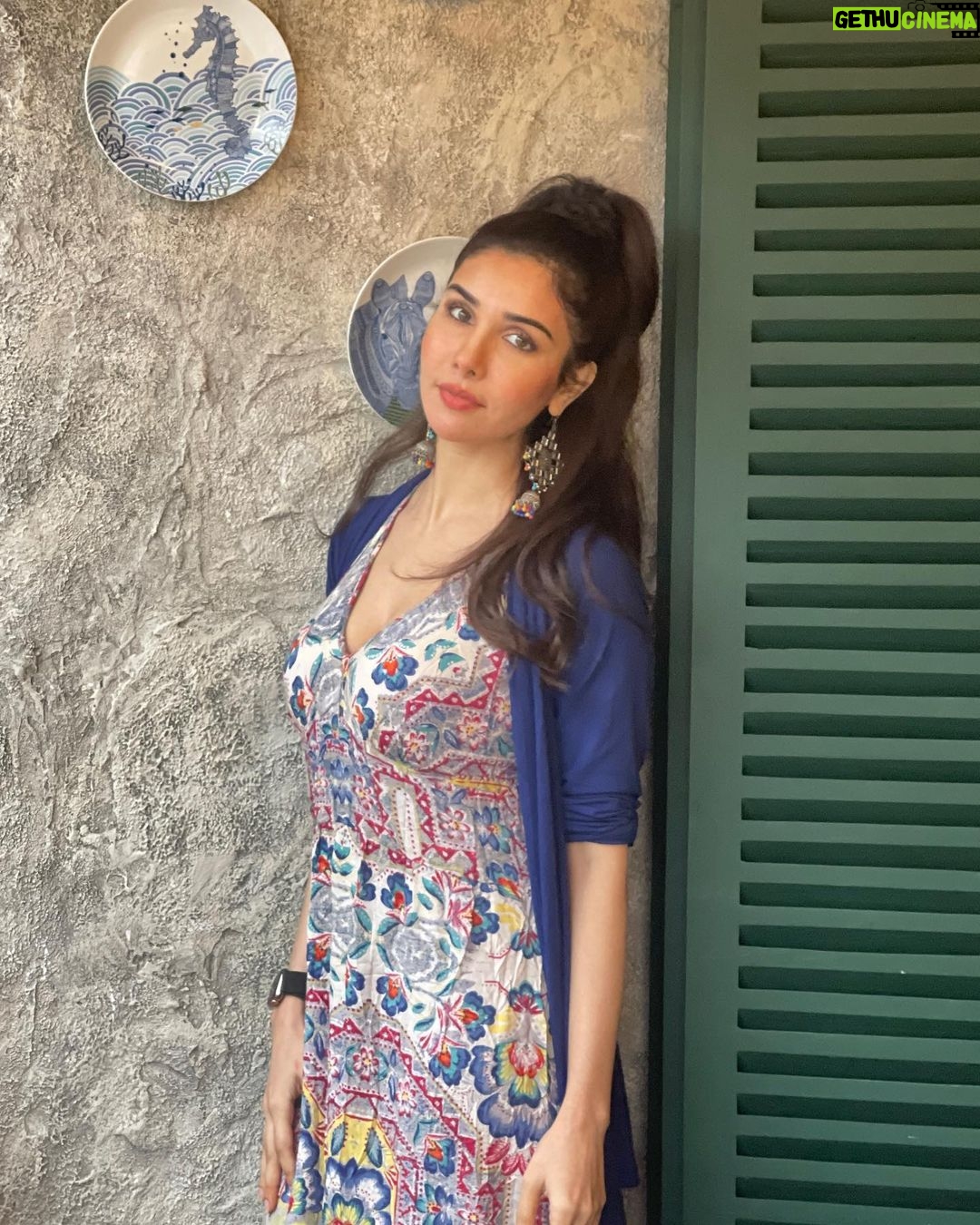 Tanu Khan Instagram - Current mood 🤠✨ #currentfavorite #mood #happy Que Sera Sera Mumbai