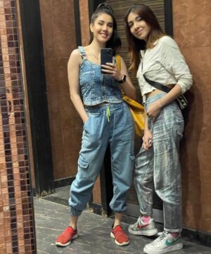 Tanu Khan Instagram - Sisters that ascend together, stay together ❤️😇
#soulconsciousness