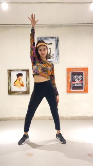 Tanu Khan Instagram - 💃🏻 #collab with choreographer @pawan_windy 
.
.
.
.
.
.
#trendingsongs #dancereel #choriography #dancerr #dancersofinstagram #southindiandance #southreels #chinado #dancechallenge #telugusongs #telugureels #telugudance #dancechallenge #telugu #telugutrending #telugutrends #telugusong