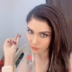 Tanu Khan Instagram - Tag ur friends 😅 . . . . . #genz #genzhumour #reelsrelatable #relatablereels #televisiondrama #indiantv #indiantelevision #reelvideo #reelsinsta #tanukhan #honestreels #reelskarofeelkaro #reelskarofeel #tagyourfriends #tvactor #girl #girlsreels