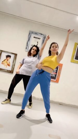 Tanu Khan Instagram - Don’t forget to be awesome “Dance Bindass”
Choreography by @pawan_windy 
.
.
.
.
.
.
.
.
.
#dancersofinstagram #dancechallenge #dancereel #collabreel #dirtylittlesecret #norafatehi #zacknight #tanukhan #dancebindass #dancingdiva #groove #trendingdancereels #trendingdances #trendingdance