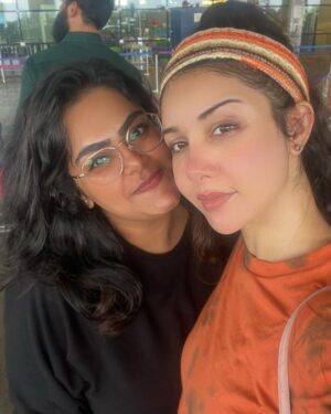 Tanu Khan Instagram - This song is for u my cutie ♥️

There r very few people who u don’t necessarily have to explain anything they just naturally get u I think v r that to each other hence we share this lovely bond.please know that I m always there for u no matter what. 
I love you ♥️

You will be missed mumum @navi.s.512 
♥️🤗
#bff #friendsforlife #soulsisters #tonewbeginnings #lotsoflove #bestie #love