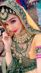 Tanu Khan Instagram - Tag dat girl jo sharma nahi sakti OR Jispe sharmana suit nahi karta . . . . . . . . . . . . . . . . . . . . . #bindasbride #imstareels #comicreels #reeldaily #indianbrides #aliabhatt #reelfun #cutereels #cutereel #girlreels #btsreel #tanukhan