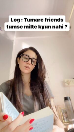 Tanu Khan Instagram - Tag ur #tangu #friends 😜

#instafun #reelfun #funnyreelz #unkepaavmeinmehendilagihai #friendsjokes