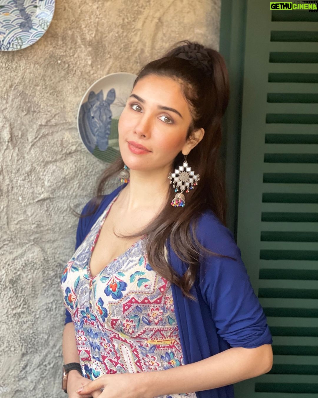 Tanu Khan Instagram - Current mood 🤠✨ #currentfavorite #mood #happy Que Sera Sera Mumbai