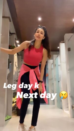 Tanu Khan Instagram - Relatable ? 

P.S. : itna workout kiya k gym main aag lag gai 😅
 Like literally 🤦🏻‍♀️

#iliketomoveitmoveit #gymreel #ɪɴsᴛᴀʀᴇᴇʟs #legday #workout #legdayworkout #postworkout #beforeafter #beforeandafter #reelsforinstagram