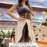 Tanu Khan Instagram - Optimum utilisation of available resources 😅✌🏻 . . . . . . . . #smilingthroughthepain #therapy #alternateoptions #selfsufficient #selfhelp #uplift #gymistherapy #gymlife #councelling #funnyreel #humour #healthroughlaughter #innerwork #trauma #traumahealing #constantwork #heal