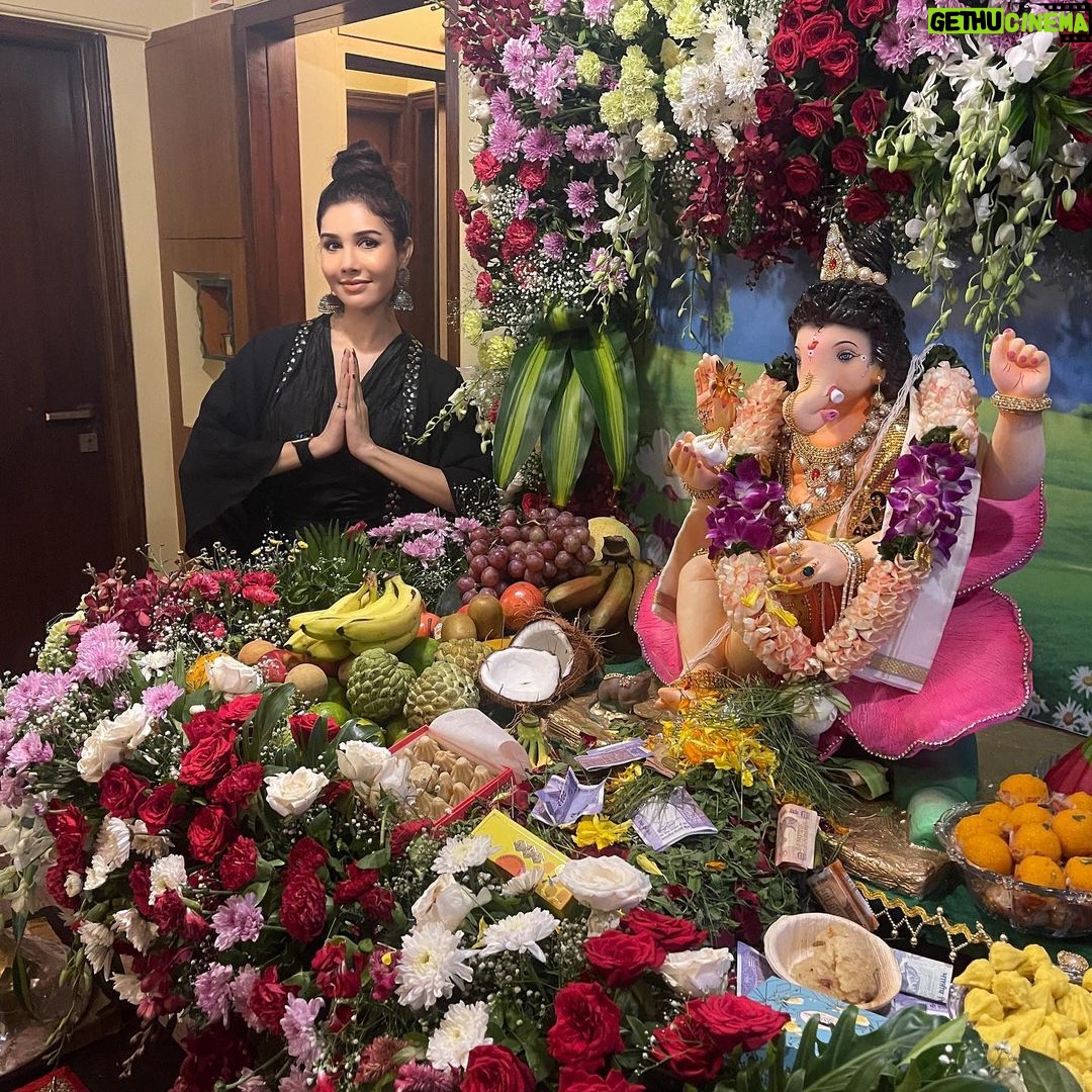 Tanu Khan Instagram - Ganpati Bappa….Morya!! #happyganeshchaturthi