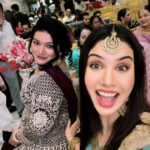 Tanu Khan Instagram - Tag ur #cousins Jinke saamne Kuch Bolne se pehle sochna na pade 😜🥰♥️ It’s good to have that #safespace when you know you can be urself and there are no #judgments 🥰 #happysouls #reelviral #familyreunion #funnyreelsindia #familygettogether #girls #familywedding Opera House