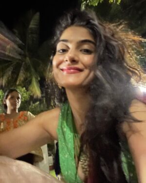 Tanvi Malhara Instagram - Garba with family hits different❤️🤍

 #night #garba #navratri2023 #tanvimalhara #love #family