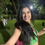 Tanvi Malhara Instagram - Garba with family hits different❤️🤍 #night #garba #navratri2023 #tanvimalhara #love #family