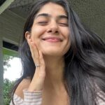 Tanvi Malhara Instagram - Bhav khane mao kya hee rakha hai🧐 #reels #suno #playinghardtoget #relationships #couples #tanvimalhara #love #funny #honesty #memesonlove #explore #feed