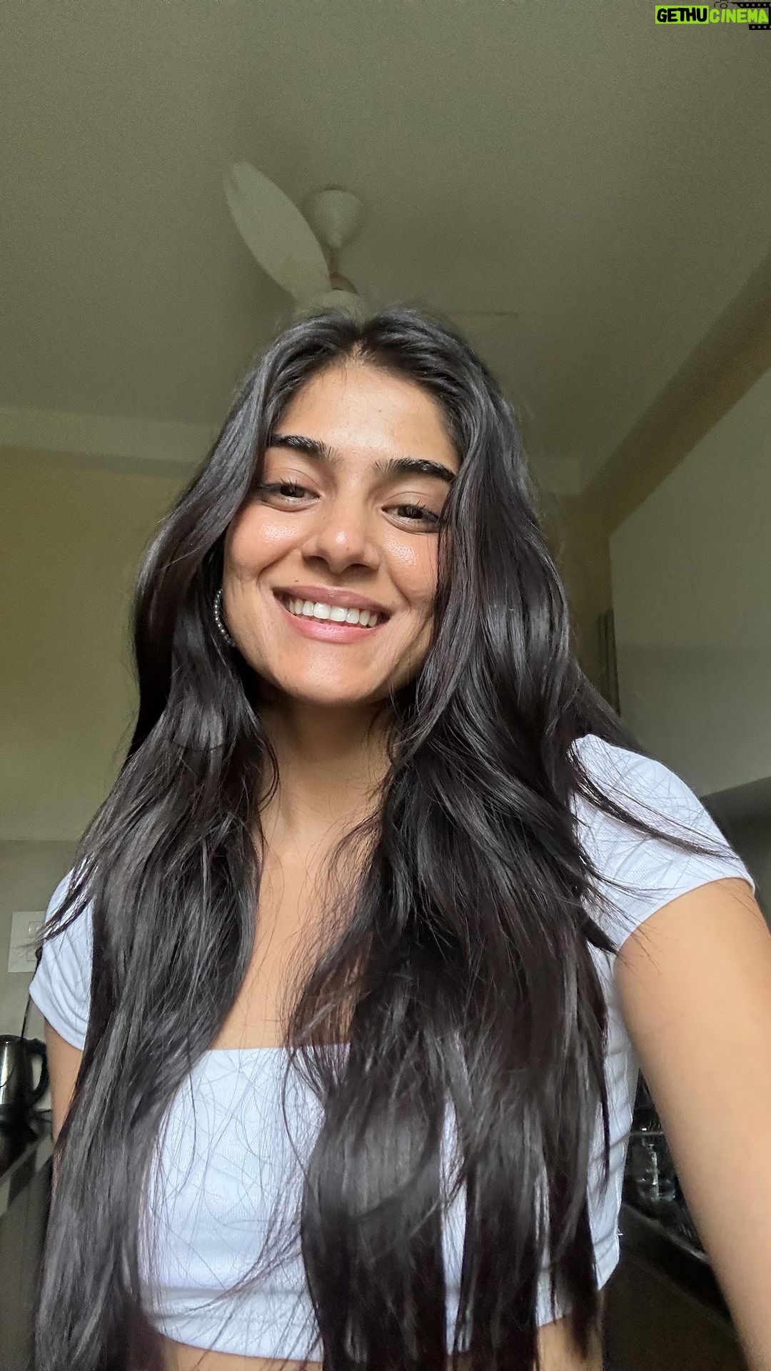 Tanvi Malhara Instagram - The feminine urge to blindly believe that she will singlehandedly change a man’s will to commit to her after him repeatedly saying he’s not looking for anything serious🥲😭 #menyaar #commitment #situationship #casualrelationships #change #love #lovestatus #tanvimalhara #achhasuno