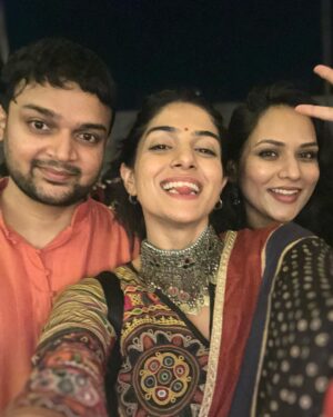 Tanvi Malhara Instagram - Because sleep deprivation for Garba is worth it✨💃🏻❤️

Also I cannot ever stick to the hairstyle I stepped out  of the house with😂

#navratri2023