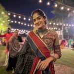 Tanvi Malhara Instagram – Because sleep deprivation for Garba is worth it✨💃🏻❤️

Also I cannot ever stick to the hairstyle I stepped out  of the house with😂

#navratri2023 Ahmedabad, India