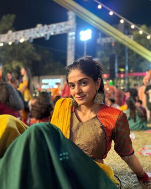 Tanvi Malhara Instagram - Best time of the year has just begun❤️💃🏻

#Navrati2023
