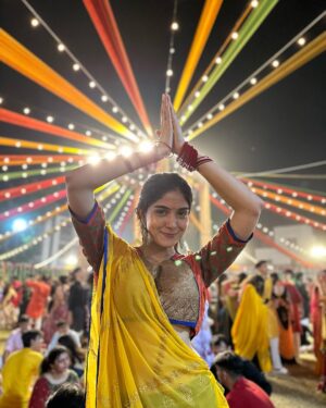 Tanvi Malhara Instagram - Best time of the year has just begun❤️💃🏻

#Navrati2023