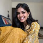 Tanvi Malhara Instagram - Mera bhai bolega, “Ye bindi lagake kya prove karna chahti hai?”😂 #weekend #tanvimalhara #love Mumbai, Maharashtra