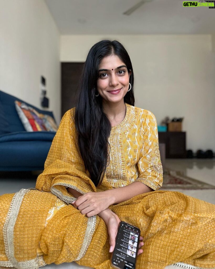 Tanvi Malhara Instagram - Mera bhai bolega, “Ye bindi lagake kya prove karna chahti hai?”😂 #weekend #tanvimalhara #love Mumbai, Maharashtra