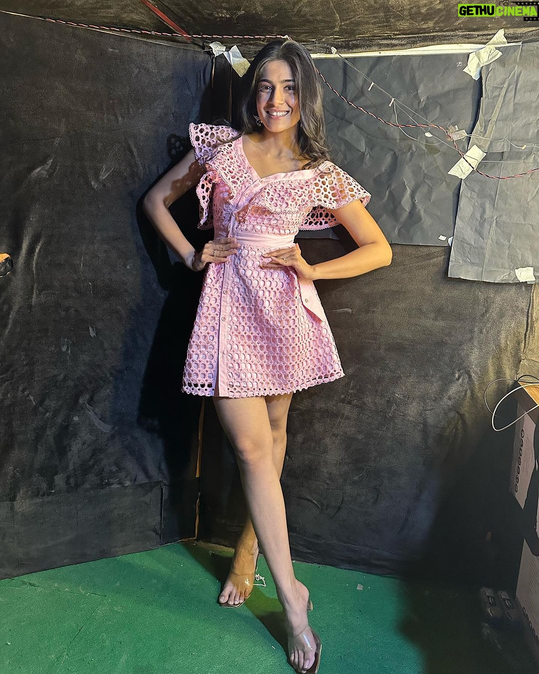 Tanvi Malhara Instagram - It’s so freeing when I get to be myself with people I have on my show. It’s an adventure to talk to people, know them and make them laugh❤️ I wanted to be Ellen ever since I was a child and even though I am not even close, I am lucky enough to have this journey started. So grateful for @hinditvglobal and @arunanjalisingh for letting me be me. I only wish for people to have the most fun coming on my show🥹🫶 #talkshowhost #spiceitupwithtanvi #tanvimalhara