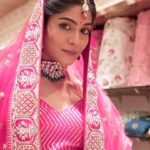 Tanvi Malhara Instagram - Growing up December was my favourite month and why wouldn’t it be its the month when my family and I would go on shaadi after shaadi😂 Dressing up and eating rich flavourful food, I mean who wouldn’t like that🤍 This collaboration is special because of many reasons the main being it reminded me of how i love weddings and how much am I looking forward to being a bride myself one day 🥹💕 Check @sagarmenza_jalna’s collection and he ready to surprise yourself 💕