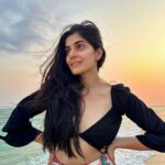 Tanvi Malhara Instagram - Salty hair and breezy air🥹🏝️🌊 #bali #beach #waterbaby #island #sunset #love #tanvimalhara Gili Trawangan Island, Lombok Indonesia