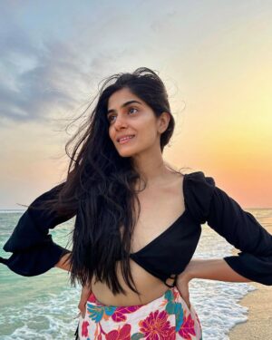 Tanvi Malhara Instagram - Salty hair and breezy air🥹🏝️🌊

#bali #beach #waterbaby #island #sunset #love #tanvimalhara