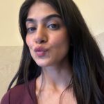 Tanvi Malhara Instagram - Vo aapki bestfriend ho hee nahi sakti Agar uske siblings jyada mentally stable na ho😂❤️ Tag your bestie and let her know you miss her❤️🥲 #femalefriendships #girls #love #bestfriends #goals #girls #reels #relatablereels #bestie #longdostancefriendship #achhasuno #suno #tanvimalhara