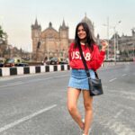 Tanvi Malhara Instagram - Being touristy in our own city 🌃 Had the best Christmas and I couldn’t be more grateful✨🎄 #christmas #holidays #mumbai #love #tanvimalhara Marine Lines