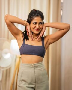 Tanvi Malhara Instagram - Mumma only liked one, guess konsa? #mood #tanvimalhara 📷 @monishthamba 💕