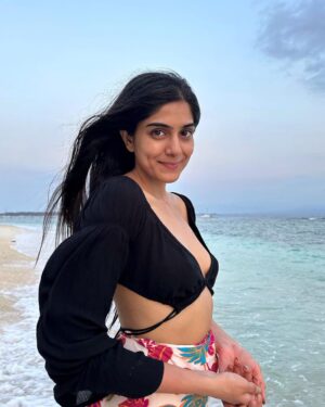 Tanvi Malhara Instagram - Salty hair and breezy air🥹🏝️🌊

#bali #beach #waterbaby #island #sunset #love #tanvimalhara