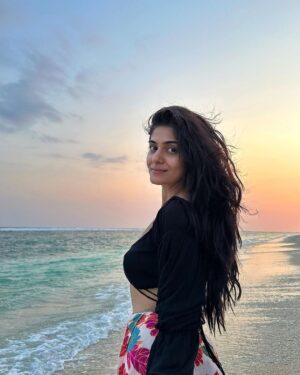 Tanvi Malhara Instagram - Salty hair and breezy air🥹🏝️🌊

#bali #beach #waterbaby #island #sunset #love #tanvimalhara