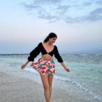Tanvi Malhara Instagram - Salty hair and breezy air🥹🏝️🌊 #bali #beach #waterbaby #island #sunset #love #tanvimalhara Gili Trawangan Island, Lombok Indonesia