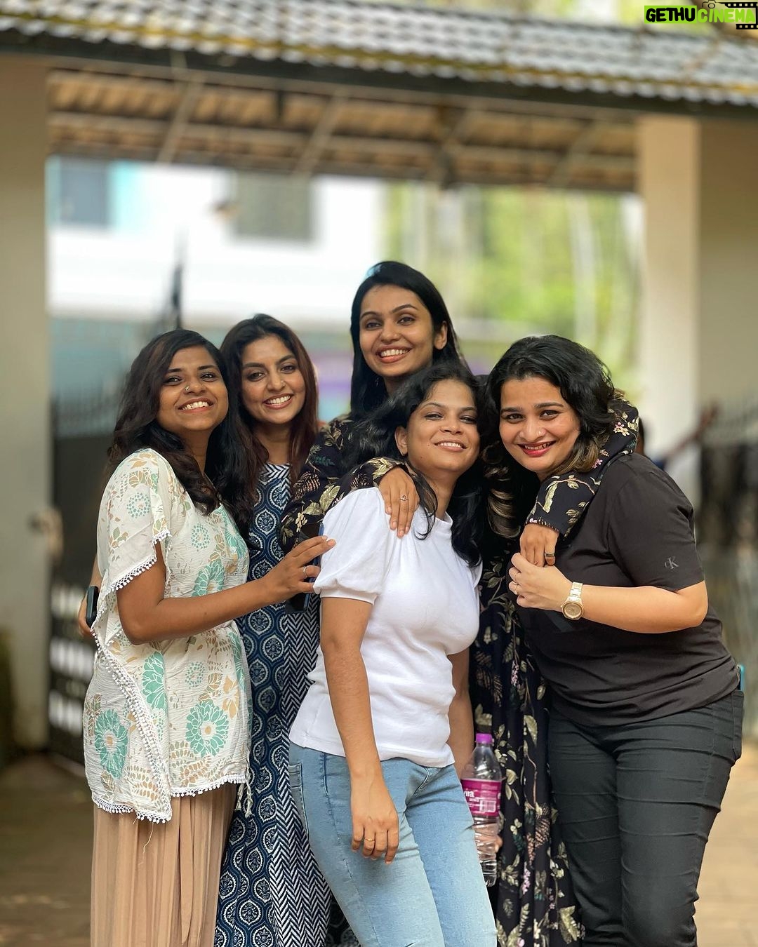 Tanvi Ram Instagram - Sharing some of my happy memories from my birthday :) Every year my birthday gets better and I can't thank enough to each and everyone who made this day a special one by wishing me:) And biggg warmmm huggggsss to my family and friends for travelling miles to be with me♥️ Definitely another best birthday ☺️☺️🤗♥️ @sandhya_kp_ @sulthana.razak @athmiyainsta @elsamma_johnson_ 🤗🤗🤗♥️♥️♥️😍😍😍😘😘😘 Team abhilasham for celebrating my birthday😁 This is my first birthday in malayalam set and this is going to be my lifetime memory♥️ @shamzuzayba @sajadkaakku @salman_skm @sams.o.n @nishadalikkal And my very own family♥️ @sangeethram #fromthehappiestsoul♥️ #thankyou #Ifeelvalued #ifeelcomplete Mukkam, Calicut