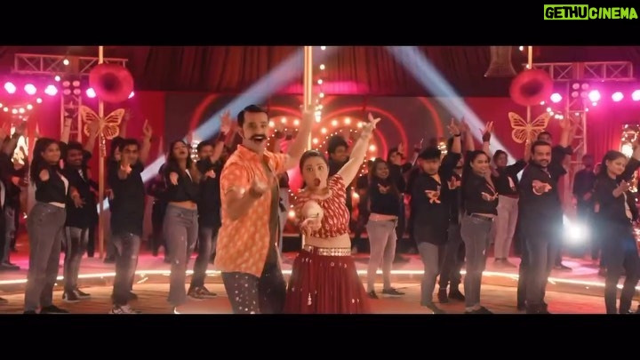 Tarjanee Bhadla Instagram - Here’s the song from DANNY JIGAR. “CHIKIN DHA” @anantabusinesscorp & @patelprocessing.studios Present #Dannyjigar #Chikindha Releasing on 5th Jan ‘24 In association with @ksentertainmentllp A @big_box_series production Directed by: @krishnadevyagnik Produced by: @nilaychotai , @drpatel13 Co-Produced by: @kksonisaxophonist ,Rajesh Patel, @mitchotai ,Arpit Patel, @krunalsoni2468 Starring: @actoryash , @tarjanee_official With @jitendra_thakkar @chetandaiya @iampremgadhavi @hetalpuniwala_official @vaishakhratanben @om_funnyguynextdoor @rajan_thakar @rraval44 @that_boy_with_bicycle @nileshparmar5126 @jignesh_modi999 @bhumikapatel_official @simranbutani Executive producer: @bhavintrivedi07 Dop: @pratieque Written by: @jaswant_parmar7 , @krishnadevyagnik Editor: @editedbyshivam Creative director: @_worldofyash_ Associate director: @manan.raval Music: @kedarandbhargav , @dr.kedar , @bhargav_purohit Lyrics: @bhargav_purohit Singers: @nakash_aziz @himalivyasnaik Mixing and Mastering : @vatsalpatel.wav (@legatolabz) Rythms : @rishinsaraiya25 Strokes : @mandolintapas Arrangements and Programming : @dr.kedar Vocals dubbing: Rahul Sharma (@studio504) and @vinayakpawarrc3 (SoundIdeaZ) Background music: @musicbysnooz3 OST Lyricist: @rosntmg Sound designer: @subash11505 Re-recording Mixer: @debuudc Casting director: @a_film_by_chinmay Art director: vishusoni15 Costume designer: @i_devang Costume assistant: @sanjuuuh , @komalnotsokomal , @rct_panchal_ , @leena_.11 Make up and Hair: @hetultapodhan Make up team: @aakashtapodhan , @pavannnn_21 , @jignesh_tapodhan_22 Line producers: @yash_vithlani.11 , @ronak_madgut01 , @parth_rupareliaa First asst directors: @Japan_thaker , @aarsh007 Assistant directors: @aghostinoblivion , @sahilpancholi , @callmefilmmaker , @tarangthakkar11 , @zeal_pithva Dubbing recordist: @creatika_studios @dharav.bhavsar Publicity Design: pyramidstones Publicity photoshoot: @manishlakhubha Visual promotion: @katalystcreates Choreographer: @krunalsoni2468 Digital agency: @compubrain @blowhornmedia Colorist: @shutterangle VFX: @wtfx_studio Brand head: @mamta0086 Marketing: @big_box_series Distribution by: @vandanshah1981 world wide release