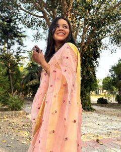 Tarjanee Bhadla Instagram - 🫶🏻🌻🍁🌷