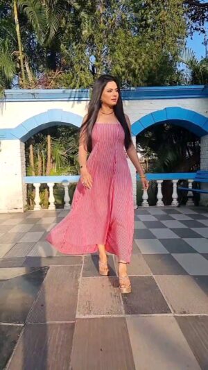 Tassnim Sheikh Instagram - @suidhaga_  loved ur outfit & I am sure audience loved it too . ❤️ #reelsinstagram #reels #reelitfeelit #reel #instagramreels #instareels #manikemagehithe