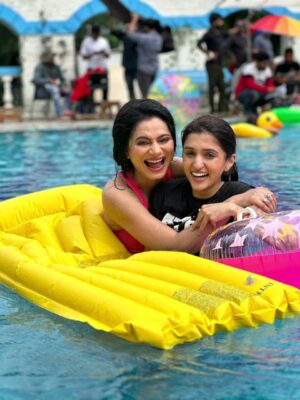 Tassnim Sheikh Instagram - This girl has all my heart ❤️... love u @nidz_20 May Godbless u with all the happiness stay blessed & Happy birthday once again🎂🥂🥳❤️🤗😘 #happybirthday #reelsinstagram #reels #instagramreels #instareels