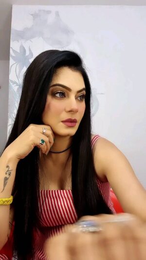 Tassnim Sheikh Instagram - Kash humne behes ki hoti🤣🤣
#reelsinstagram #reels #reelitfeelit #reelitwithtn #instagramreels #instareels #instareel