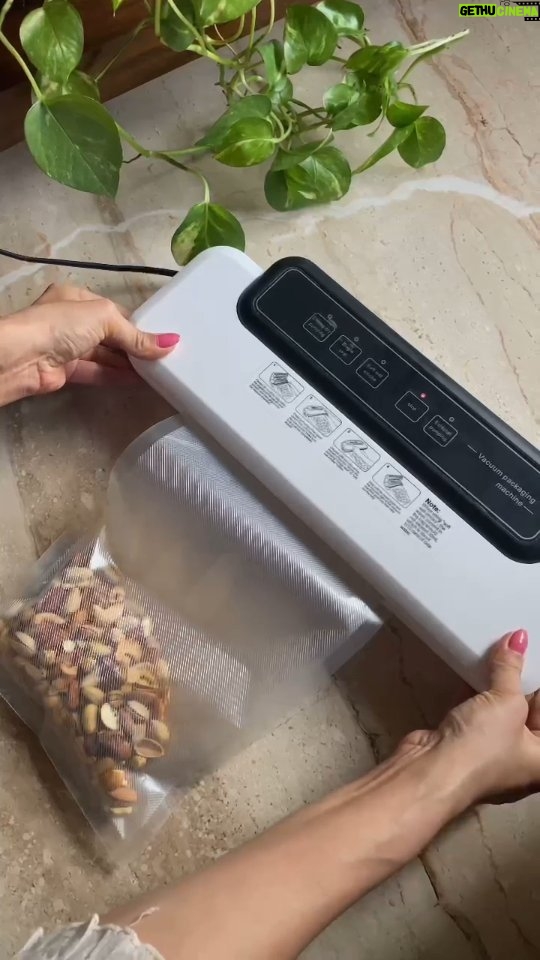Tassnim Sheikh Instagram - This vaccum sealer is a life saviour by @enemsealers! This sealer not only helps to improve the shelf life of our food items but is also extremely user friendly and a must have! Here is the link, get your hands on it asap!! 👇 https://www.amazon.in/enem Video shot and edited by: Kishaa Chinaiwala @Kishhhaa