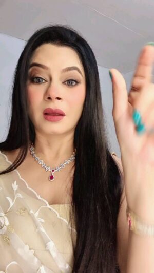 Tassnim Sheikh Instagram - Ab sabr nahin kar sakte 🤣
#reelsinstagram #reels #instagramreels #instareels #reelitfeelit #funnyreel #reelitwithtn #