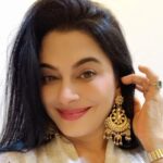 Tassnim Sheikh Instagram - Keep Smiling bcoz Life is Beautiful 💗 Earings by my gorgeous friend @thehoorunnisaofficial @haanaahh_aakbar