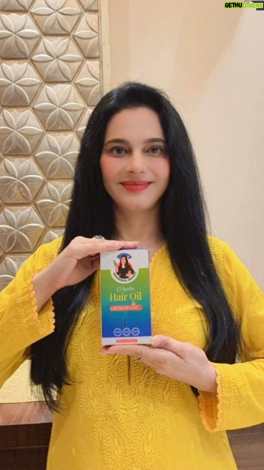 Tassnim Sheikh Instagram - Taking hair care journey on a serious note. I have decided to go ahead with absolutely natural @grandmaasecret 13 herbs hair oil. Lets all witness this together to see how this hairfall control oil helps me. #hairoil #hairfallcontrol #instareels Video shot by @kishhhaa