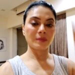 Tassnim Sheikh Instagram - Aap log kya dekhte hain ? Bataiye 🤣 #instagramreels #reels #instareels #reelitwithtn #reelitfeelit