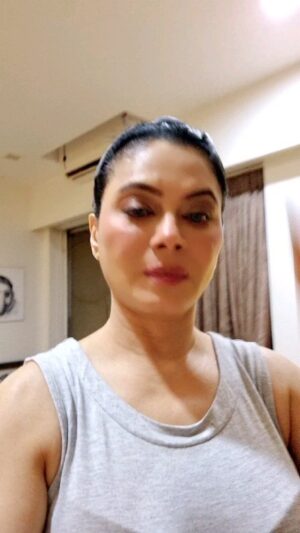 Tassnim Sheikh Instagram - Aap log kya dekhte hain ? Bataiye 🤣
#instagramreels #reels #instareels 
#reelitwithtn #reelitfeelit