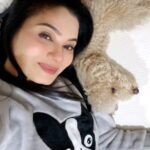 Tassnim Sheikh Instagram - Is she doing the same thing back to me .... hahahaha @cuddles_nerurkarr #instagramreels #reelsinstagram #instareels #reels