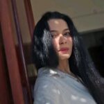 Tassnim Sheikh Instagram - Bas Yunhi .... #lifeisbeautiful #imemyself #sunlight